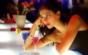 hot-girl-at-bar-alone